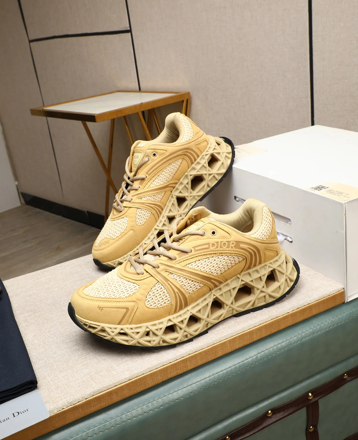 Men's shoes 💰800💰 Men's style 👦🏻Dior Dior B35 High-end quality Original casual sports shoes Upper: special environmentally friendly leather. High-frequency brand totem, brand totem cloth, tongue plastic brand logo, heel high-frequency brand logo Lining: brand canvas Original version: ultra-light TPR·rubber; two-color molded outsole Ultra-high quality control and fine workmanship: High-end, extravagance and class. Size: 39-44 (38, 45, 46, can be customized)…! !